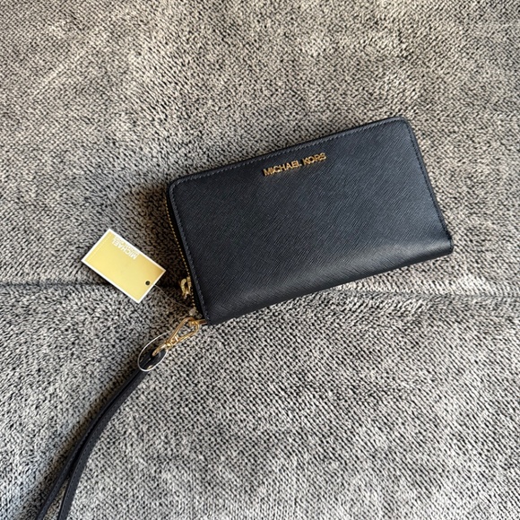 Michael Kors Jet Set Travel Zip around Phone holder wallet - Picture 3 of 5